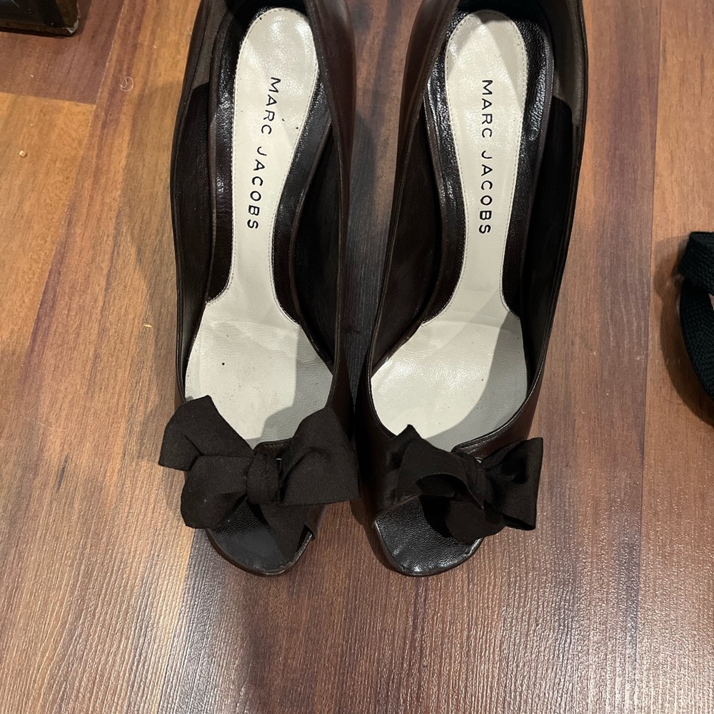 Marc Jacobs chocolate brown pumps size 10